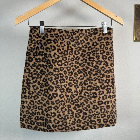 LOFT Dresses & Skirts - Loft Leopard Print Mini Skirt Size 0 Brown Black Fuzzy Texture